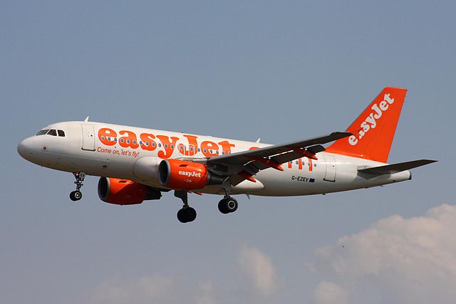 easyJet to hire 1500 cabin crew for next summer
