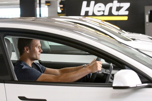 Hertz orders 100.000 Teslas, teams up with Tom Brady for new campaign