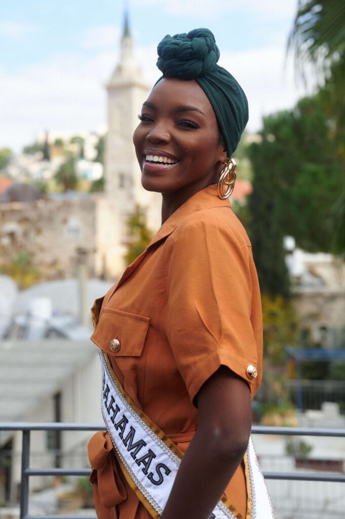 Carnival Cruise Line Presents Miss Bahamas Chantel O’Brian, with the “Spirit of Carnival” Award