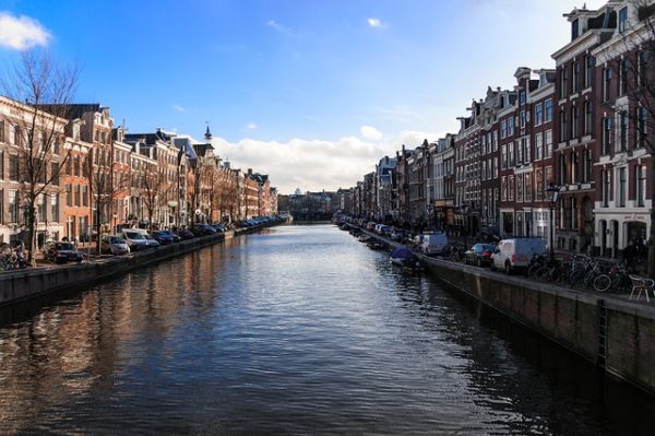 Amsterdam'da Airbnb'ye kısıtlama