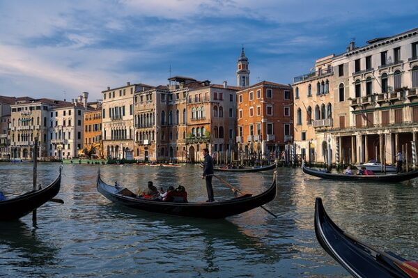 Venedik turistlerden giriş ücreti alacak