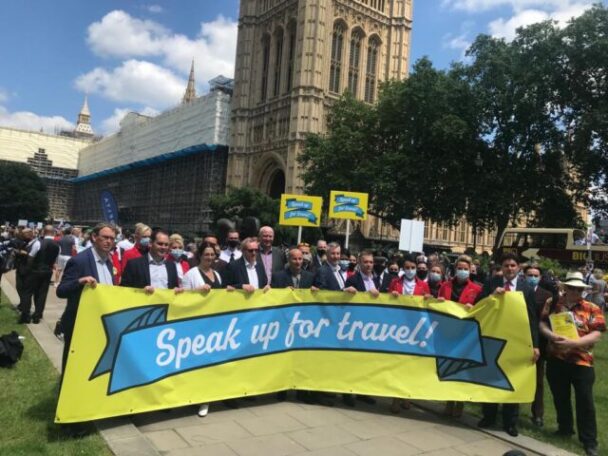 İngiltere'de turizmciler hükümete karşı seslerini yükseltti