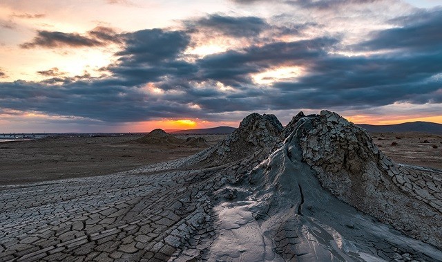 Azerbaycan’da farklı turizm rotası: Volkan çamurları