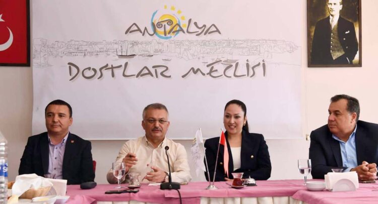 Vali Yazıcı: 'Antalya'yı İyi Bir Turizm Sezonu Bekliyor'