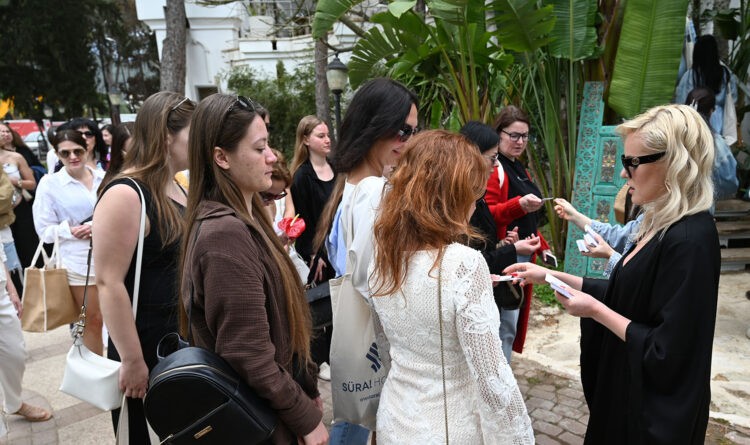 Ukraynalı Turizmcilerden Kemer’e Çıkarma: 100 Acente Temsilcisi Bölgeyi İnceledi