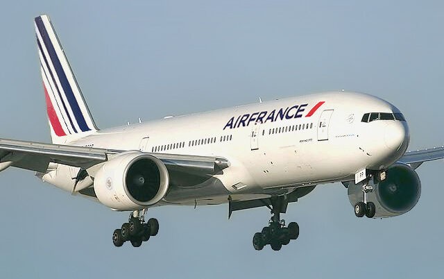 Air France Uçağında Ebola Alarmı: ABD’den İzin Çıkmadı, Kanada’ya İndi